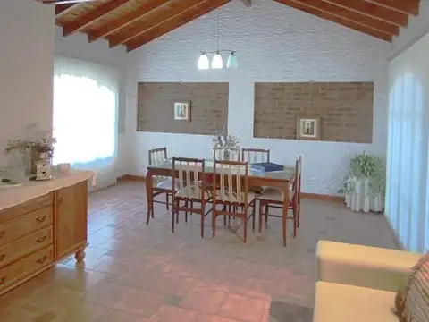 CASA EN VENTA BARRIO LOS SOLARES, RODEO DEL MEDIO