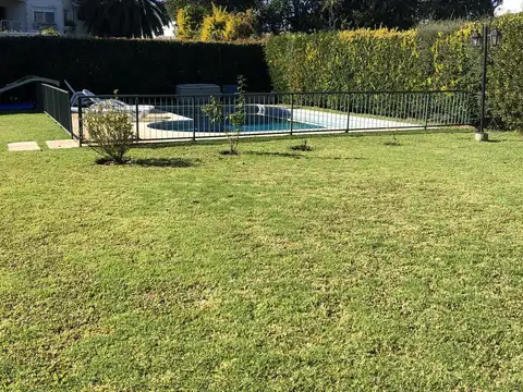 Casa - Alquiler Temporal Casa 5 Ambientes con Dependencia, Parrilla y Piscina