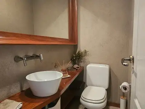 Casa 6 ambientes con 5 baños