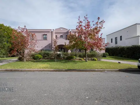 Venta Casa de 4 ambientes con galeria y pileta en Pilará