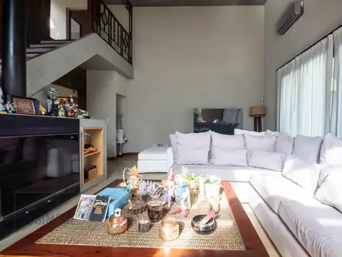 Venta Casa de 4 ambientes con galeria y pileta en Pilará