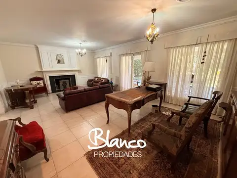 Casa en Alquiler con 1 cochera