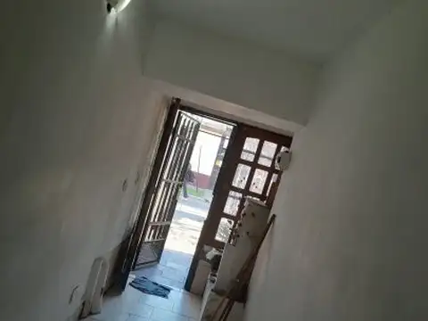 Depto Tipo Casa en Alquiler en Lomas de Zamora, $ 450.000
