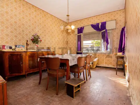 Venta Casa de 2 Dormitorios A Reciclar en Arroyito, Rosario