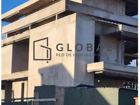 Casa en Alquiler con 2 cocheras