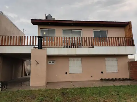 Depto Tipo Casa 4 ambientes con 2 baños