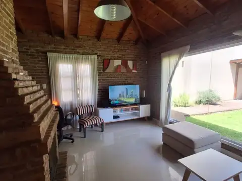 VENTA CASA 4 AMBIENTES PILETA Y QUINCHO RANELAGH