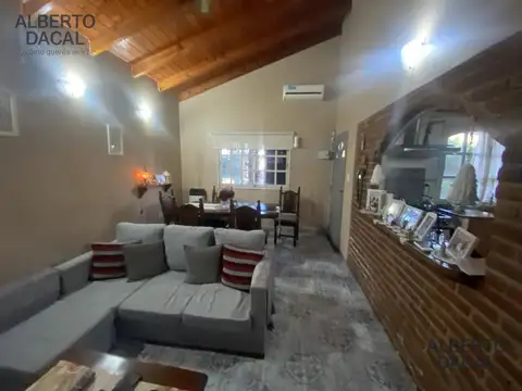 Casa de 3 dormi mas departamento 1 dormi en Villa Elisa