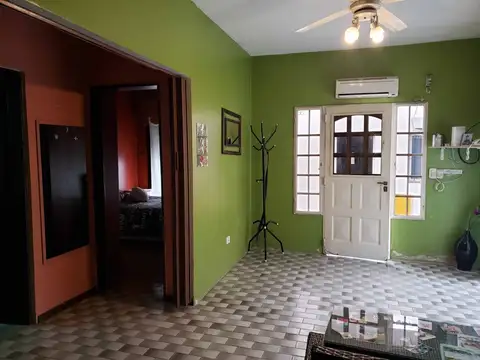En venta casa 5 ambientes con departamento independiente en barrio Carabaggio de Jose C. Paz