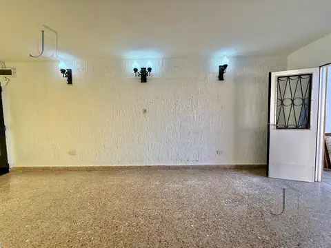 Casa en Alquiler con 1 cochera