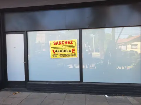 Local en alquiler con excelente ubicacion sobre Avenida Rolon