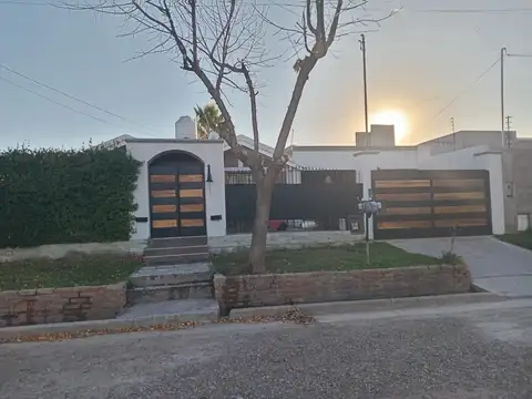 VENTA DE CASA EN VISTALBA, BARRIO SEMI PRIVADO