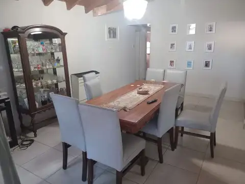 Casa en Venta con 3 cocheras