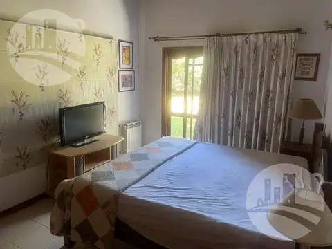 Casa en Alquiler con 2 cocheras