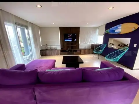 Casa en Alquiler Temporal con 1 cochera