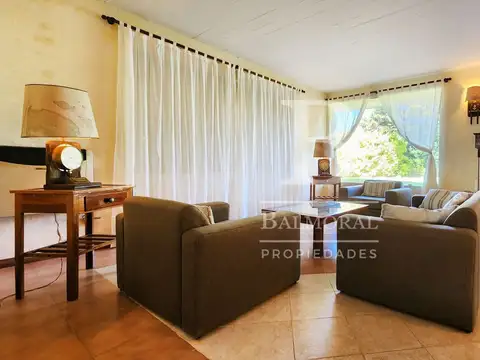 Casa en Alquiler - Zona Lasalle / REF: 8844