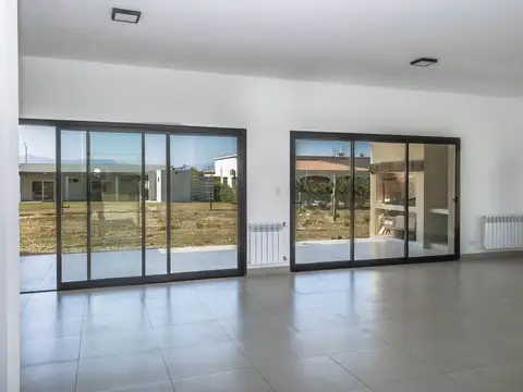 Casa en Venta en Jardines De San Lorenzo, USD 309.000