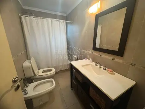 Casa en Alquiler con 2 cocheras