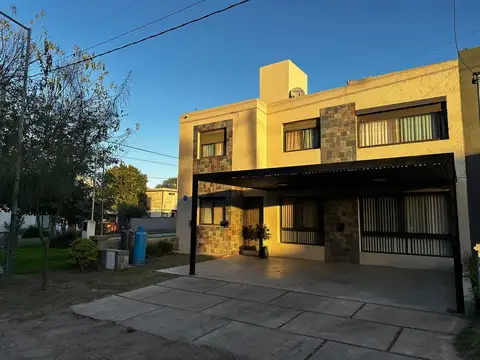 HERMOSA CASA VILLA CATALINA 3 DORMITORIOS PILETA CLIMATIZADA