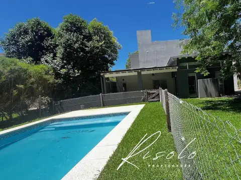 Casa en Venta. Pileta, Riego 3 dormitorios. Escritorio. Barrio Cerrado, Escobar