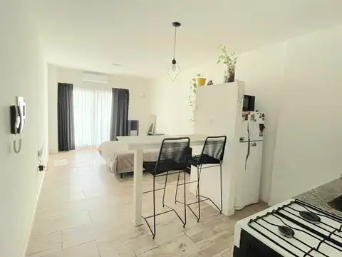 EN ALQUILER MONOAMBIENTE CON PATIO EN ECHESORTU
