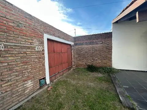SE VENDE CASA MAS DEPTO AMEGUINO ESCRITURA