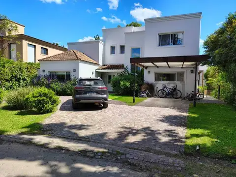 Casa en alquiler Temporal– Barrio Cerrado La Escondida, Bella Vista
