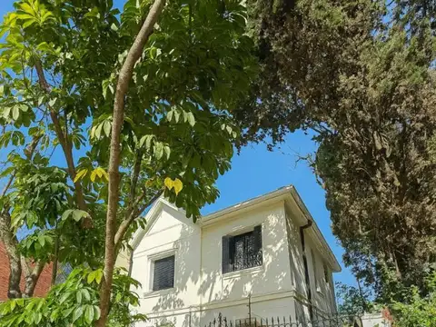 VENTA DE HERMOSA CASA DE ESTILO EN COLEGIALES