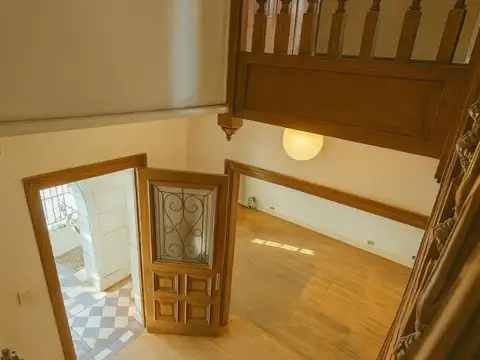 VENTA DE HERMOSA CASA DE ESTILO EN COLEGIALES