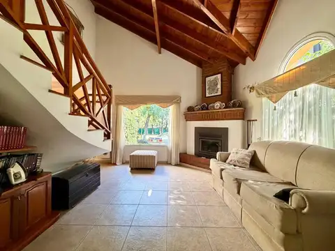 Casa 5 ambientes con 2 baños