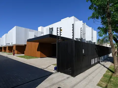Casas en Venta en Housing | 3 Dormitorios | Patio Propio | Seguridad | a 2´ de Circunvalación