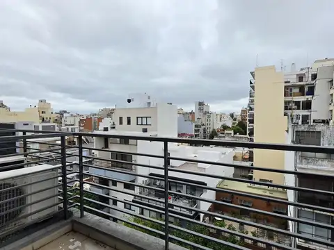 Doblas al 500 - Caballito - Monoambiente con balcón al frente piso alto - VENTA