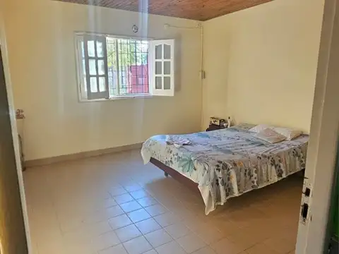 Casa 5 ambientes con 1 baño