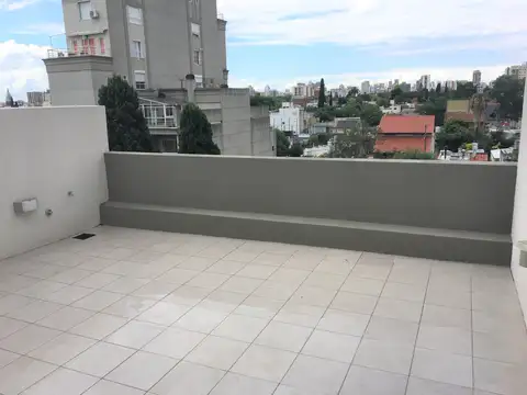 Moderno Monoambiente. Contrafrente con Balcón