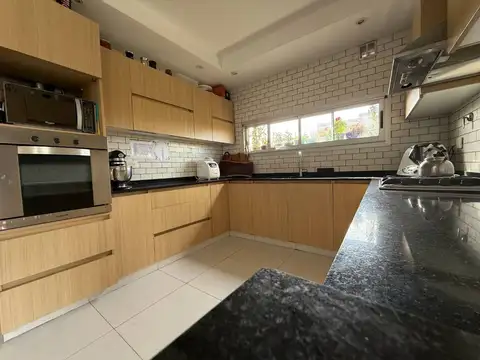 Casa 4 amb. en El Cantón Islas con Pileta