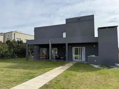 Casa 4 amb. en El Cantón Islas con Pileta