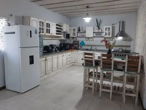 Casa 5 ambientes con 4 baños