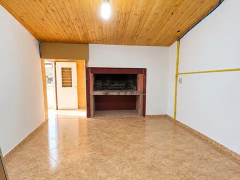 Casa 6 ambientes con 2 baños