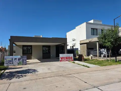 HERMOSA CASA A ESTRENAR - COUNTRY VIENTO SUR
