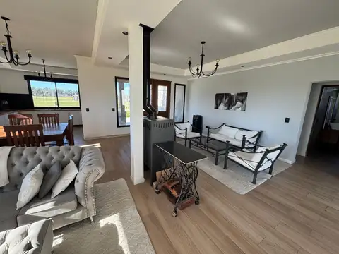 Casa en Alquiler de 3 dormitorios