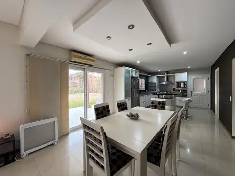 Casa en Venta en Campos De Álvarez, USD 370.000