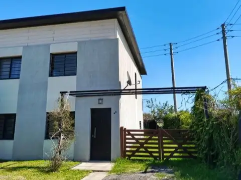 CASA EN VENTA  MORENO