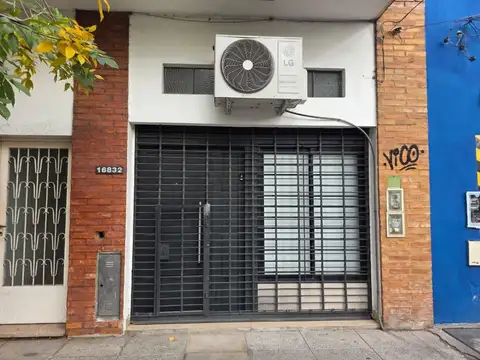 Casa ph de 2 ambientes en planta baja, sobre Av. Rivadavia