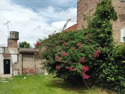 CASA DE  360 MTS2 EN MORON NORTE A PASOS AUTOPISTA DEL OESTE