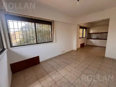 ALQUILER EXCELENTE PH EN PLANTA ALTA DE 3 AMBIENTES CON TERRAZA EN CARAPACHAY MUY BUENA UBICACION