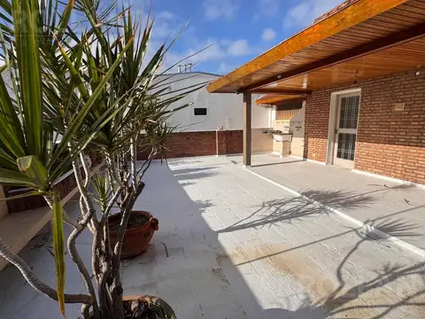 ALQUILER EXCELENTE PH EN PLANTA ALTA DE 3 AMBIENTES CON TERRAZA EN CARAPACHAY MUY BUENA UBICACION
