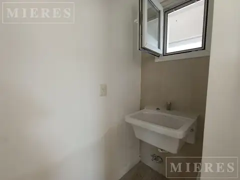 Departamento en venta de cuatro ambientes en Zug Caamaño, Pilar