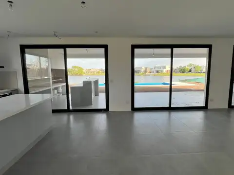 Casa en Venta en El Cantón - Barrio Golf, USD 450.000