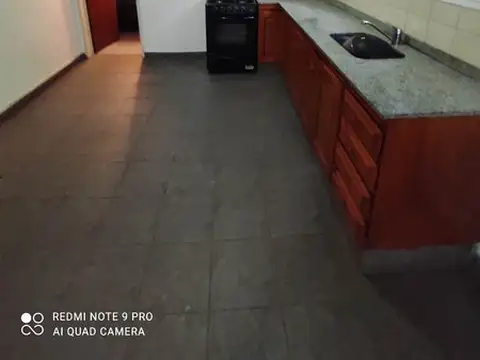 Departamento tipo casa al fondo con patio   2 ambientes amplio estado impecable