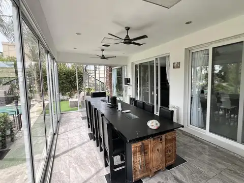 Casa 6 ambientes con 4 baños